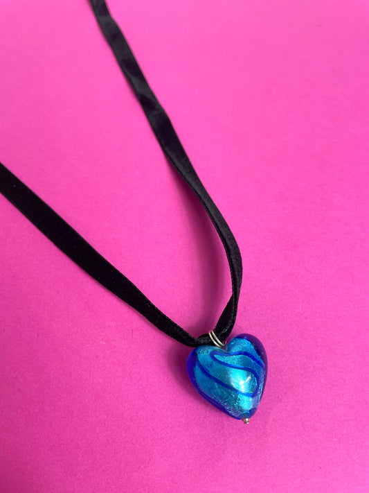 Ras du cou coeur bleu