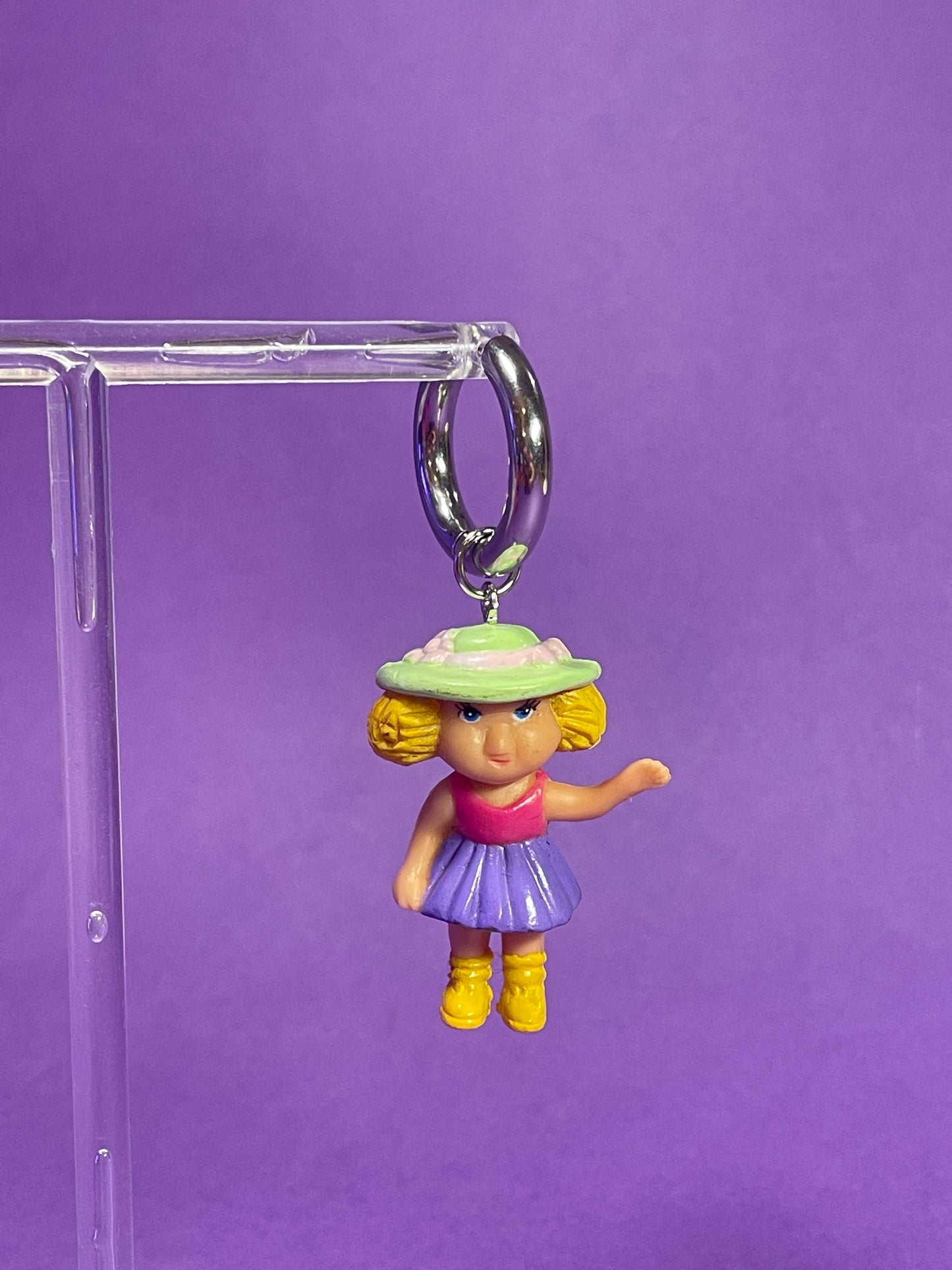 Boucle d'oreille figurine