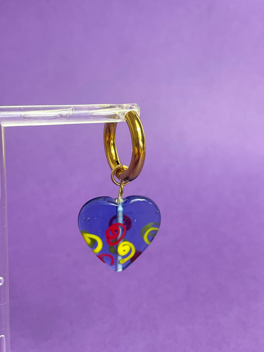 Boucle d'oreille coeur bleu en verre