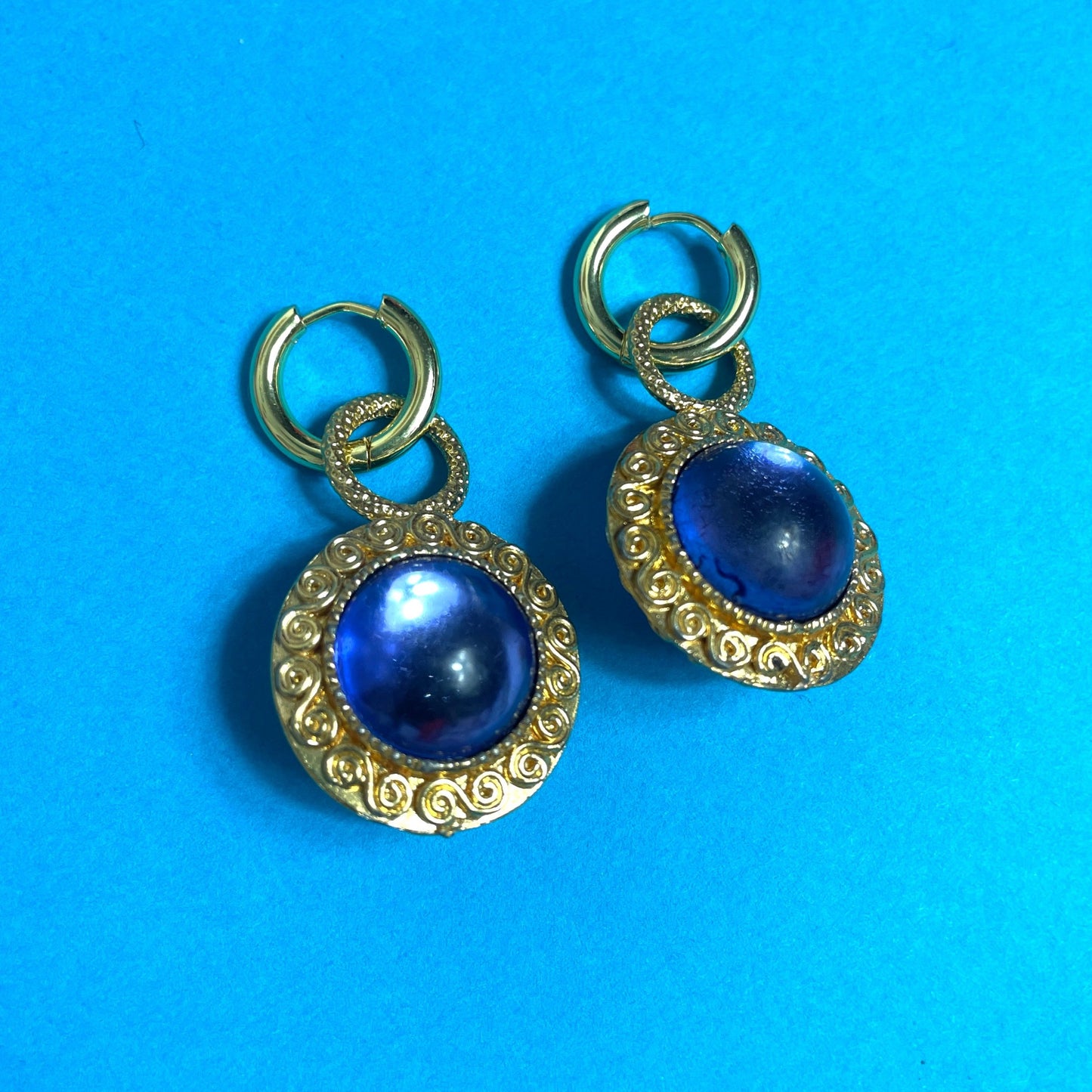 Boucles d'oreilles dorées cabochons