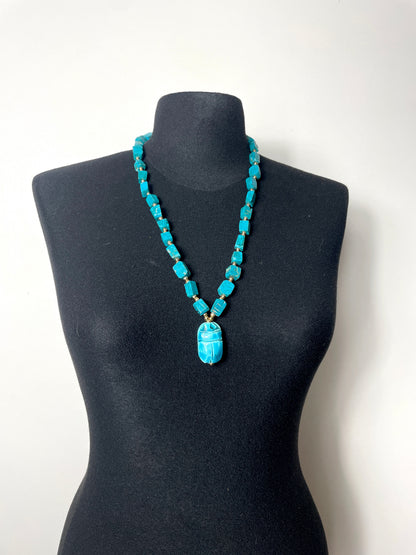 Collier scarabée