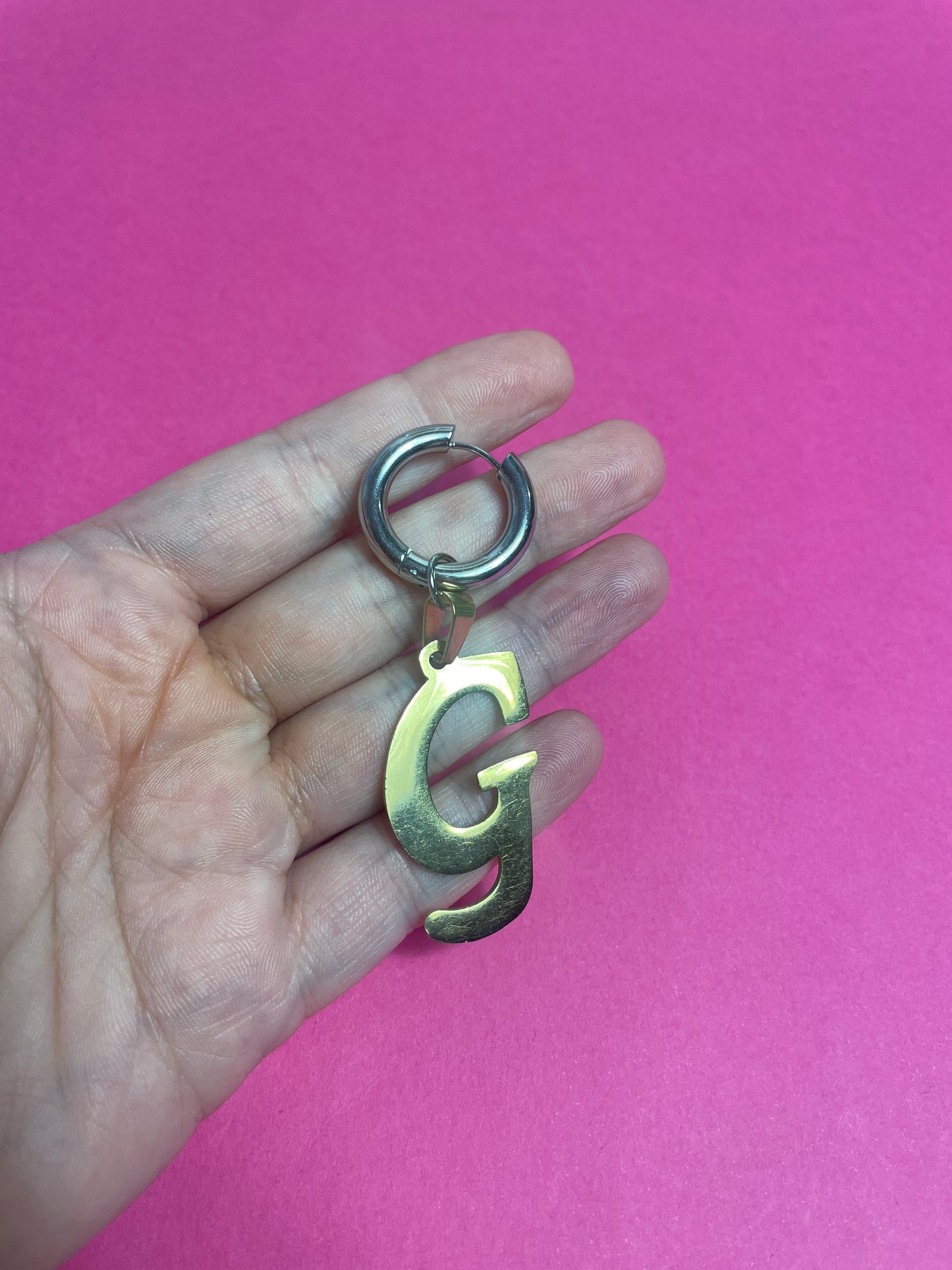 Boucle d'oreille lettre G