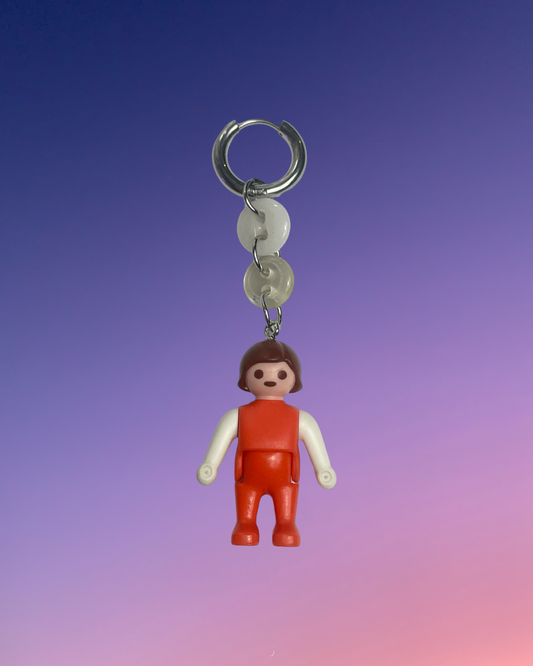 Boucle d'oreille upcyclée playmobil