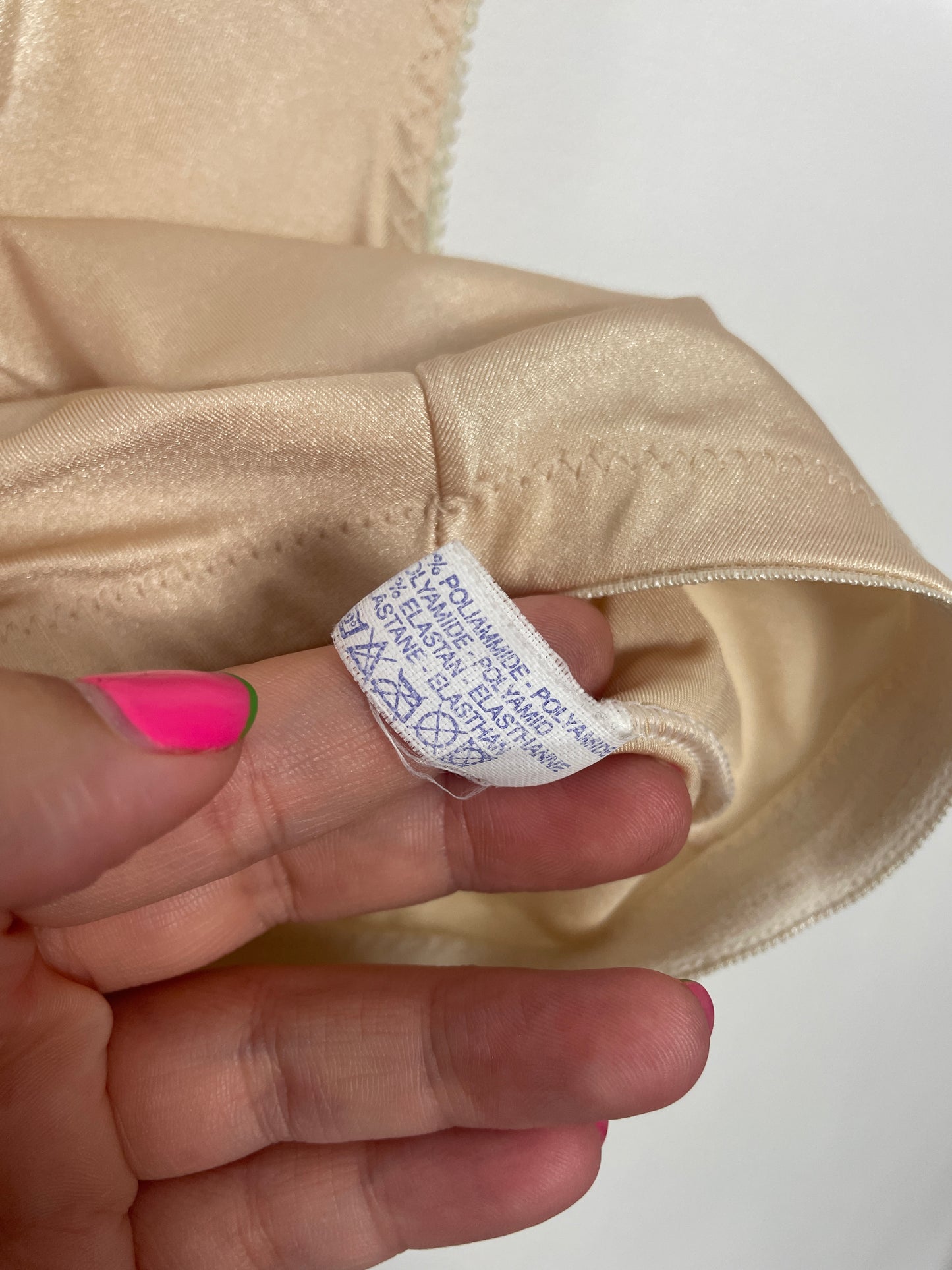 Brassière vintage beige