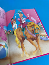 Charger l&#39;image dans la galerie, Livre Barbie écuyère de cirque 1995
