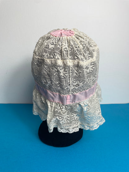 Bonnet ancien en dentelle