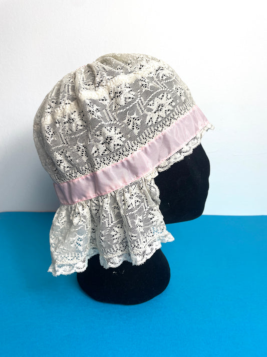 Bonnet ancien en dentelle