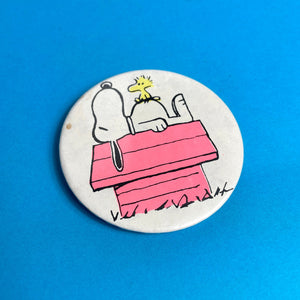 Badge vintage Snoopy rose et blanc