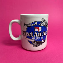 Charger l&#39;image dans la galerie, Tasse vintage Fleet Air Arm Museum
