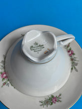 Charger l&#39;image dans la galerie, Tasse communion en porcelaine
