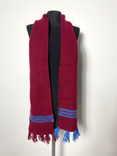 Charger l&#39;image dans la galerie, Écharpe tricotée main
