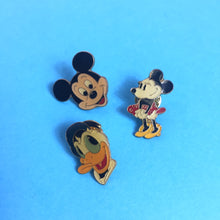 Charger l&#39;image dans la galerie, Pin&#39;s Minnie Mickey Donald
