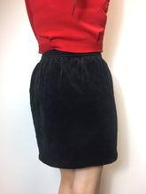 Charger l&#39;image dans la galerie, Mini jupe en velours vintage 36
