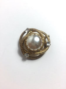 Broche dorée perle