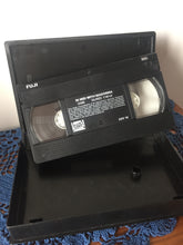 Charger l&#39;image dans la galerie, VHS In Bed with Madonna 1991
