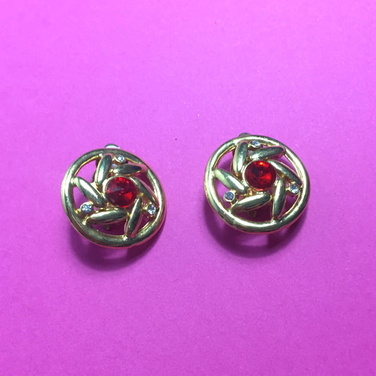 Clips dorés avec strass rouge