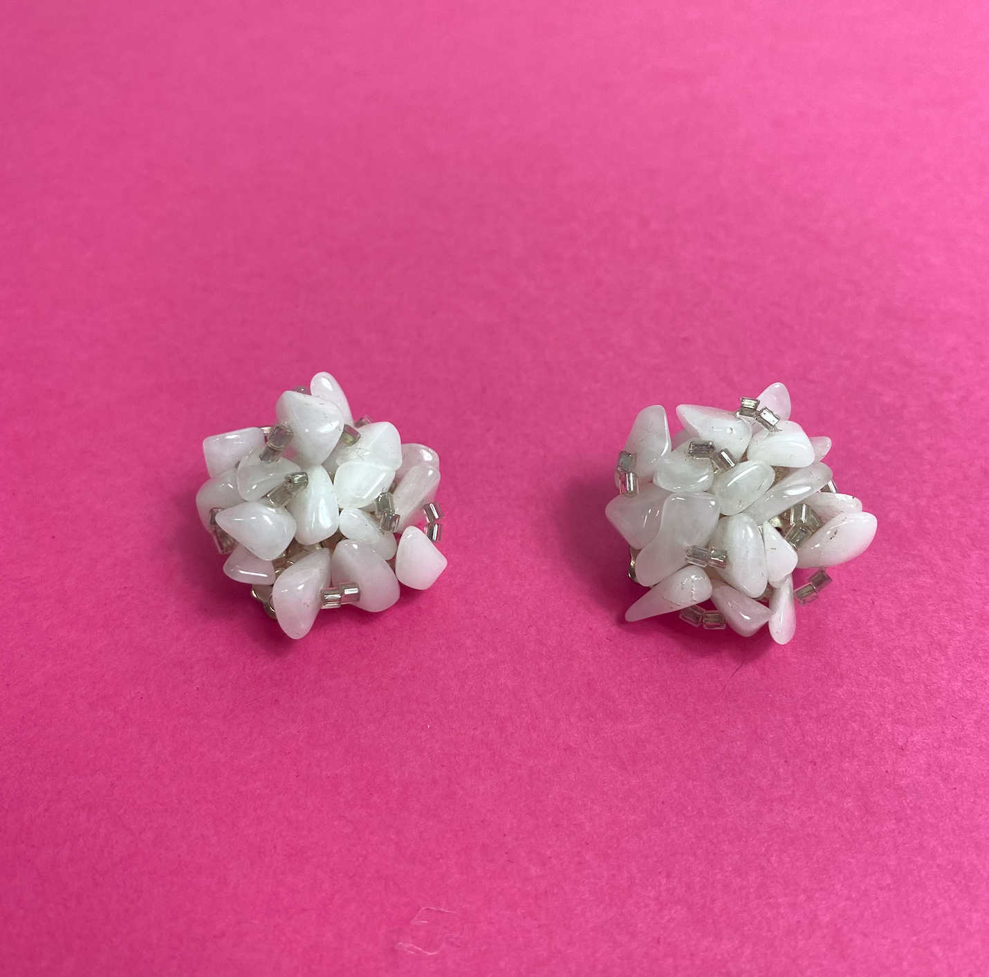 Clips d'oreilles blancs