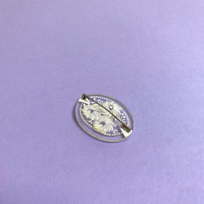 Broche blanche