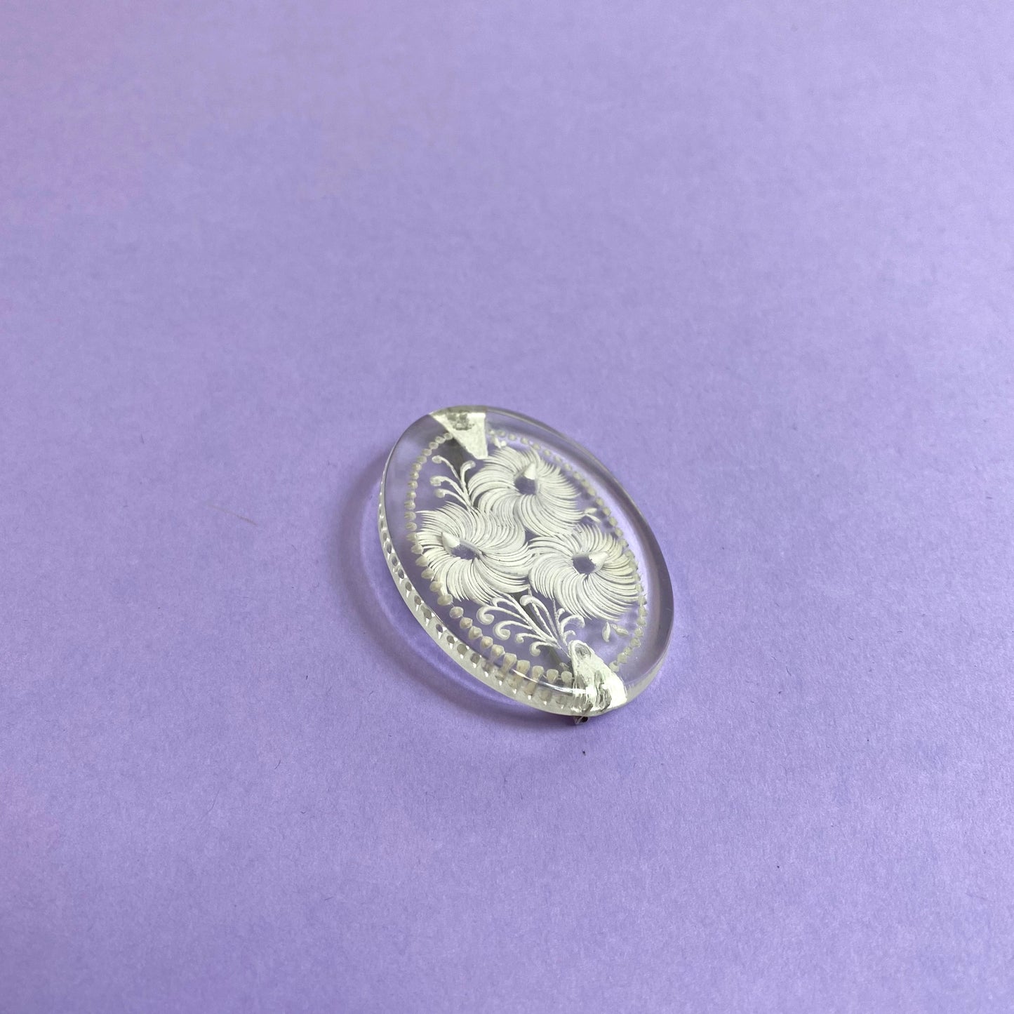 Broche blanche