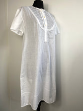Charger l&#39;image dans la galerie, Chemise de nuit blanche
